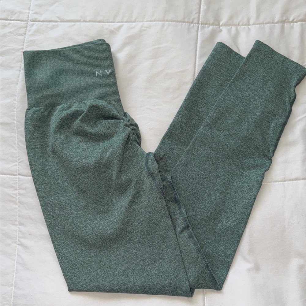 NVGTN SCRUNCH Seamless leggings Sage green